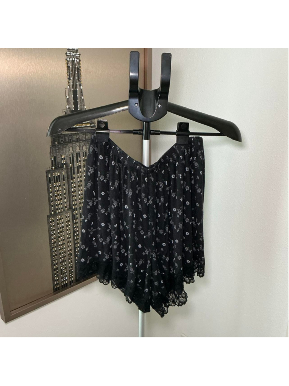 Aerie Black Floral Ribbed Lace Trim Flowy Shorts Size Medium